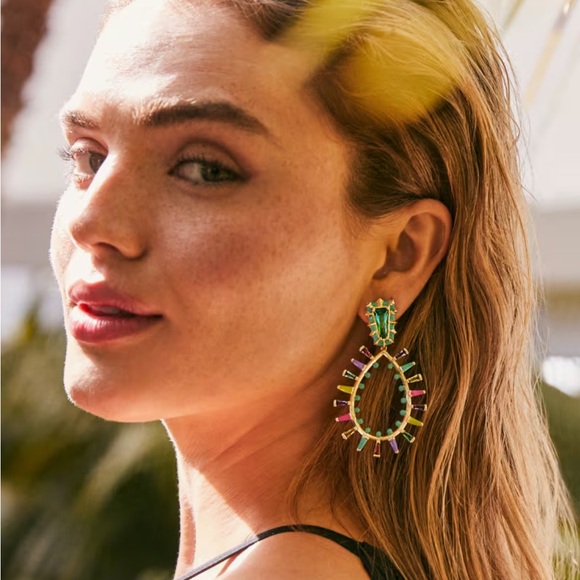 Kendra Scott The Kelsey Gold Statement Earring in Multi Mix - Picture 2 of 8